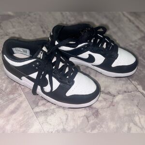 Nike little kids Dunk low size 1.5